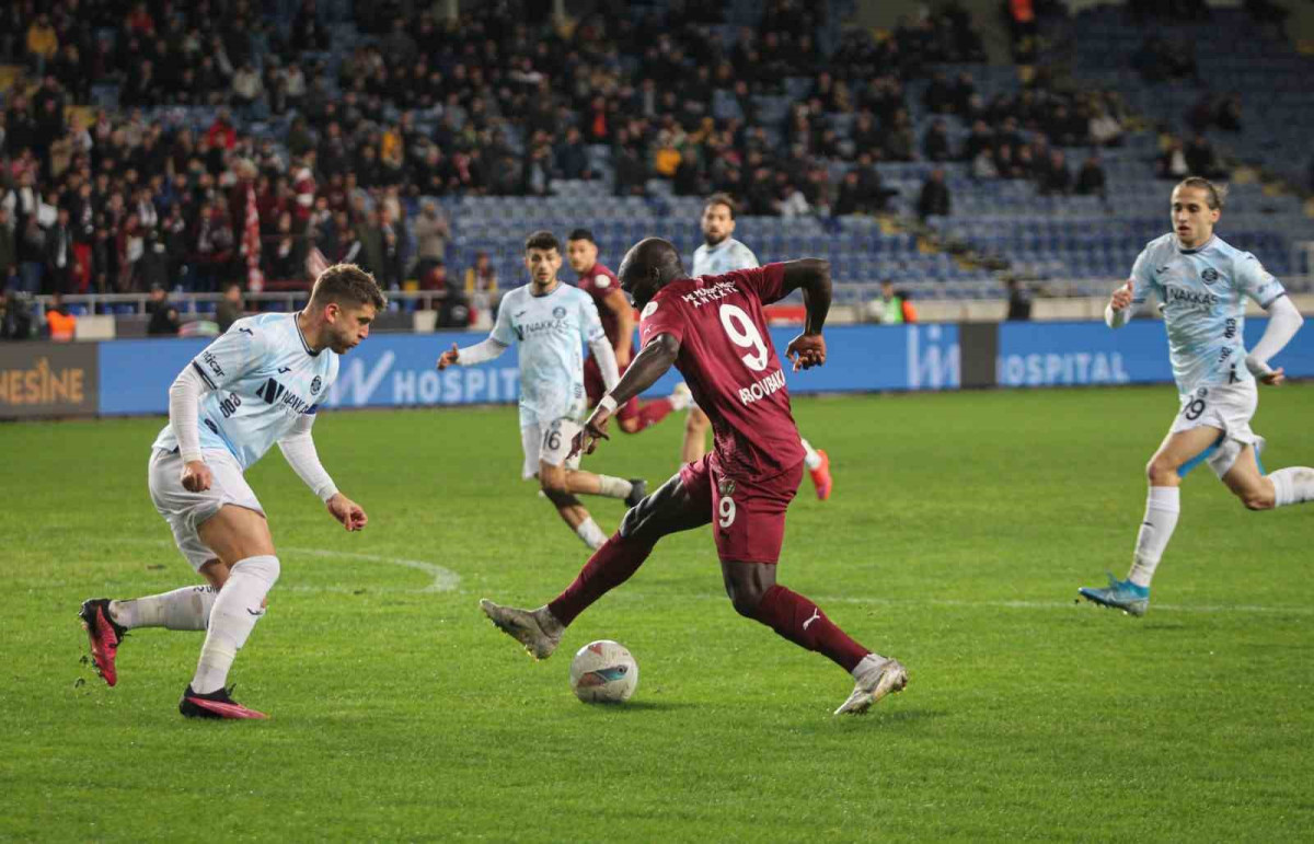 Adana Demirspor, Hatayspor'u deplasmanda 3-1 mağlup etti