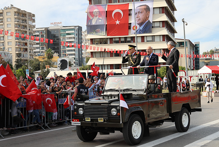 Adana'da Cumhuriyet'in 101. yılı coşkuyla kutlandı