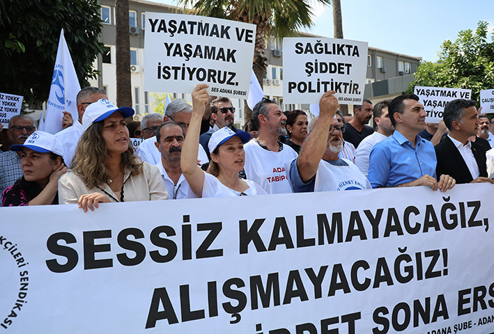 Adana'da doktora şiddet protesto edildi