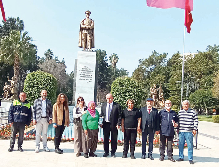 Çukurova Gazeteciler Cemiyeti’nden emekçi kadına 8 Mart plaketi