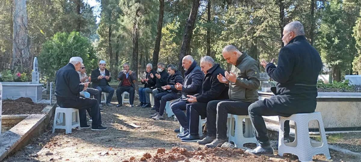           Nihat Geven vefatının 2. yılında mezarı başında anıldı