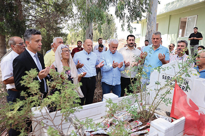 Selahattin  Eşberk mezarı başında anıldı